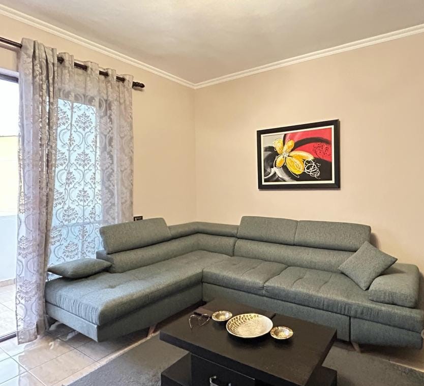 Tirane, jepet me qera apartament 1+1+Ballkon Kati 6, 75 m² 550 € (Selvia)