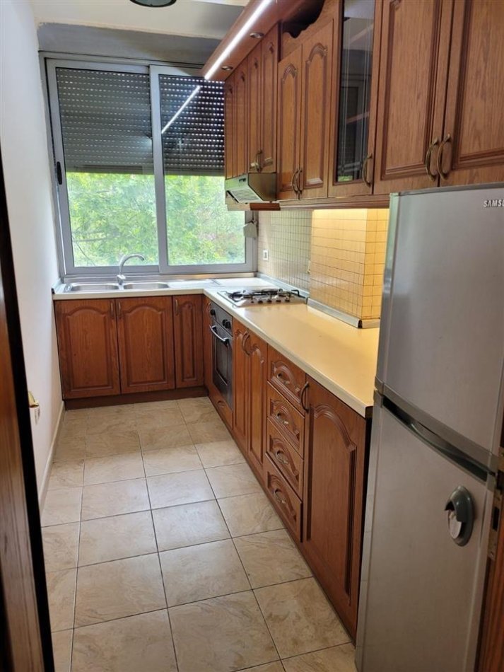 Tirane, shitet apartament 2+1+Ballkon Kati 3, 75 m² 145.000 € (21 Dhjetori)