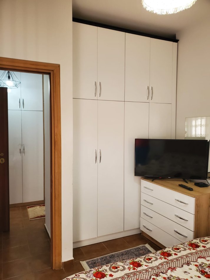 Tirane, shitet apartament 1+1+Ballkon Kati 8, 65 m² 95.500 € (Yzberisht)