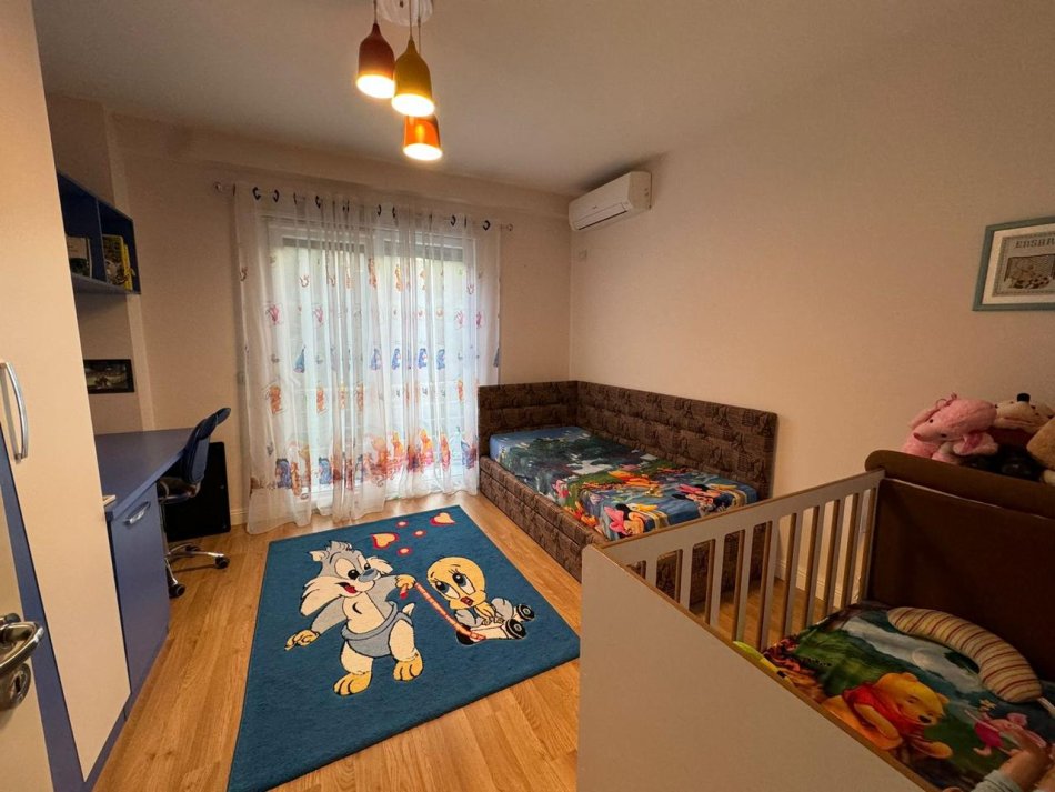 Tirane, jepet me qera apartament 2+1+Ballkon Kati 2, 90 m² 800 € (Kopshti Zoologjik)