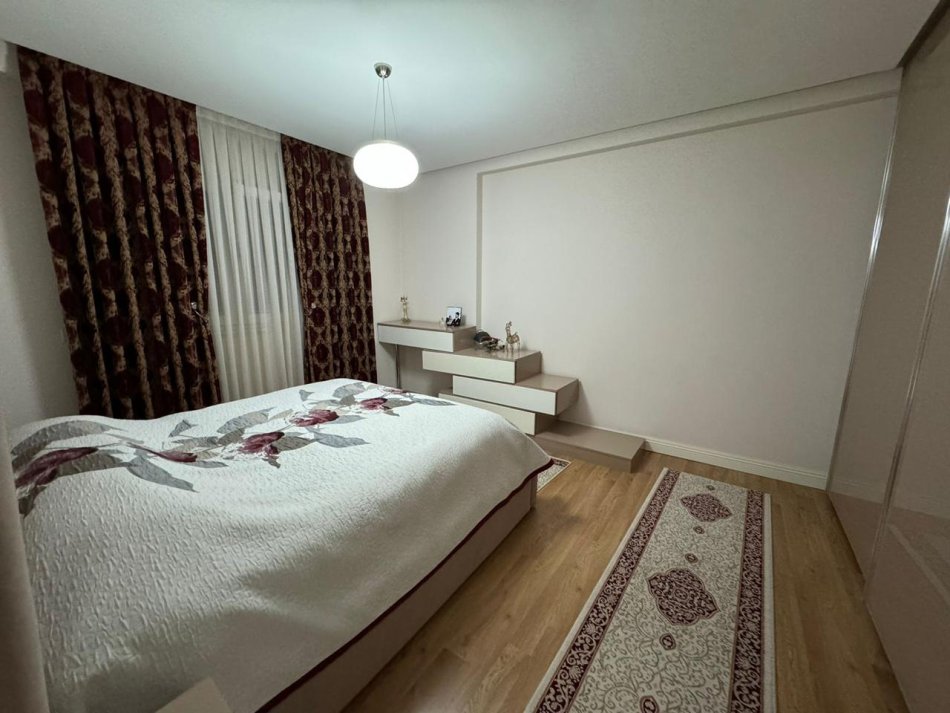 Tirane, jepet me qera apartament 2+1+Ballkon Kati 2, 90 m² 800 € (Kopshti Zoologjik)