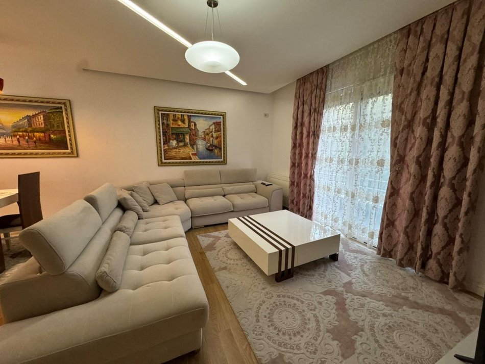 Tirane, jepet me qera apartament 2+1+Ballkon Kati 2, 90 m² 800 € (Kopshti Zoologjik)