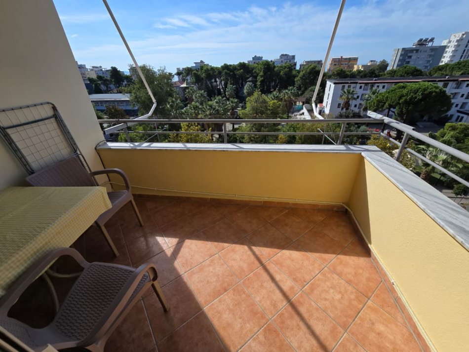 !DHENE! Durres, jepet me qera apartament 1+1+Ballkon Kati 6, 70 m² 300 € (prane hotel Florida, lagjia 13)