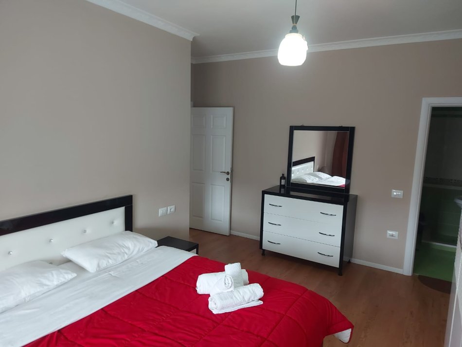 Tirane, jepet me qera apartament 2+1+Ballkon Kati 5, 96 m² 900 € (Kopshti Zoologjik)