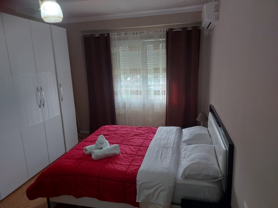 Tirane, jepet me qera apartament 2+1+Ballkon Kati 5, 96 m² 900 € (Kopshti Zoologjik)