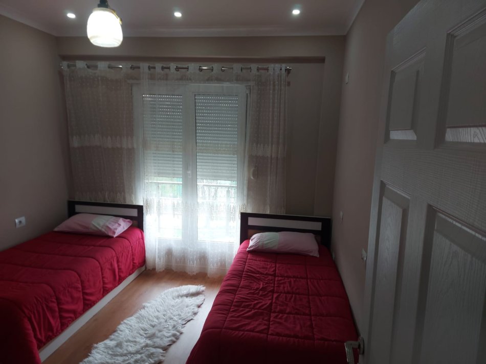 Tirane, jepet me qera apartament 2+1+Ballkon Kati 5, 96 m² 900 € (Kopshti Zoologjik)