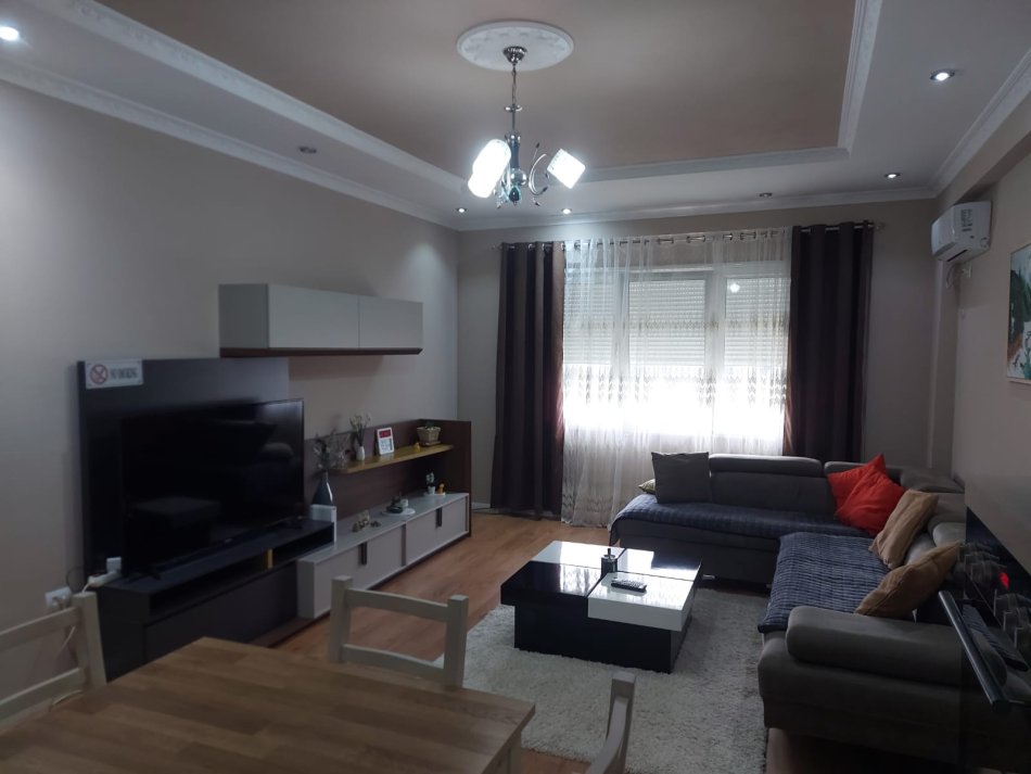 Tirane, jepet me qera apartament 2+1+Ballkon Kati 5, 96 m² 900 € (Kopshti Zoologjik)