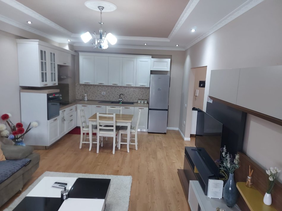 Tirane, jepet me qera apartament 2+1+Ballkon Kati 5, 96 m² 900 € (Kopshti Zoologjik)