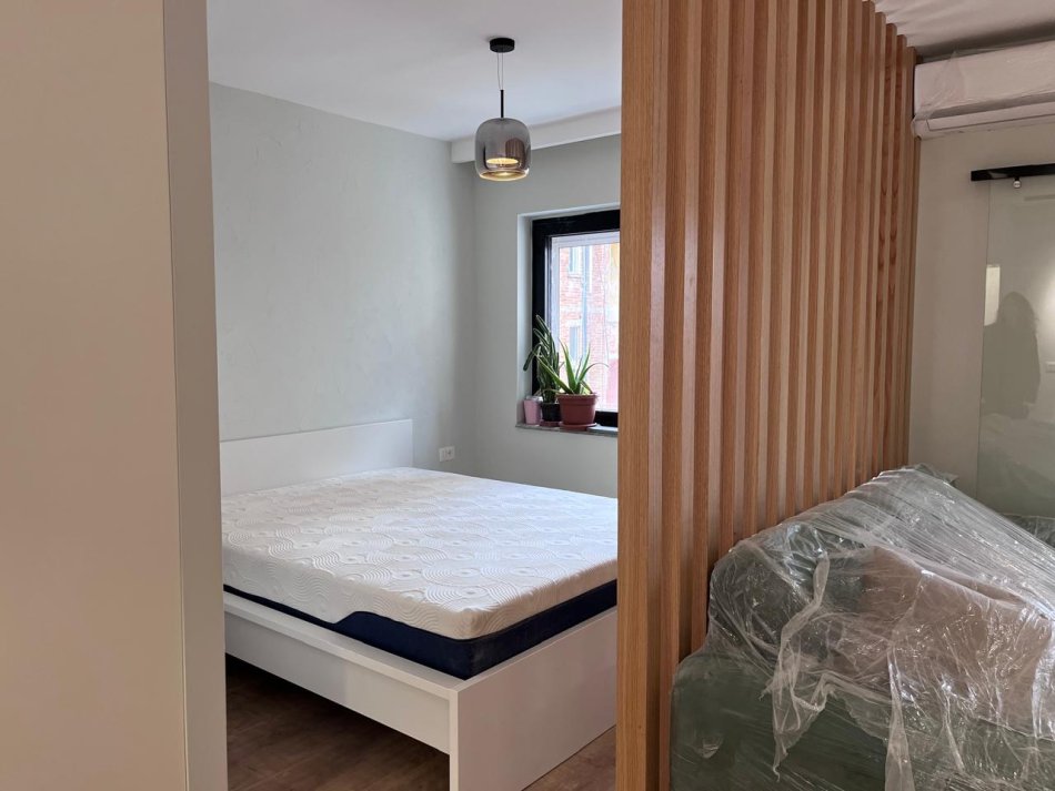 Tirane, jepet me qera garsonier 1+1 Kati 3, 45 m² 570 € (Rruga e Kavajes)