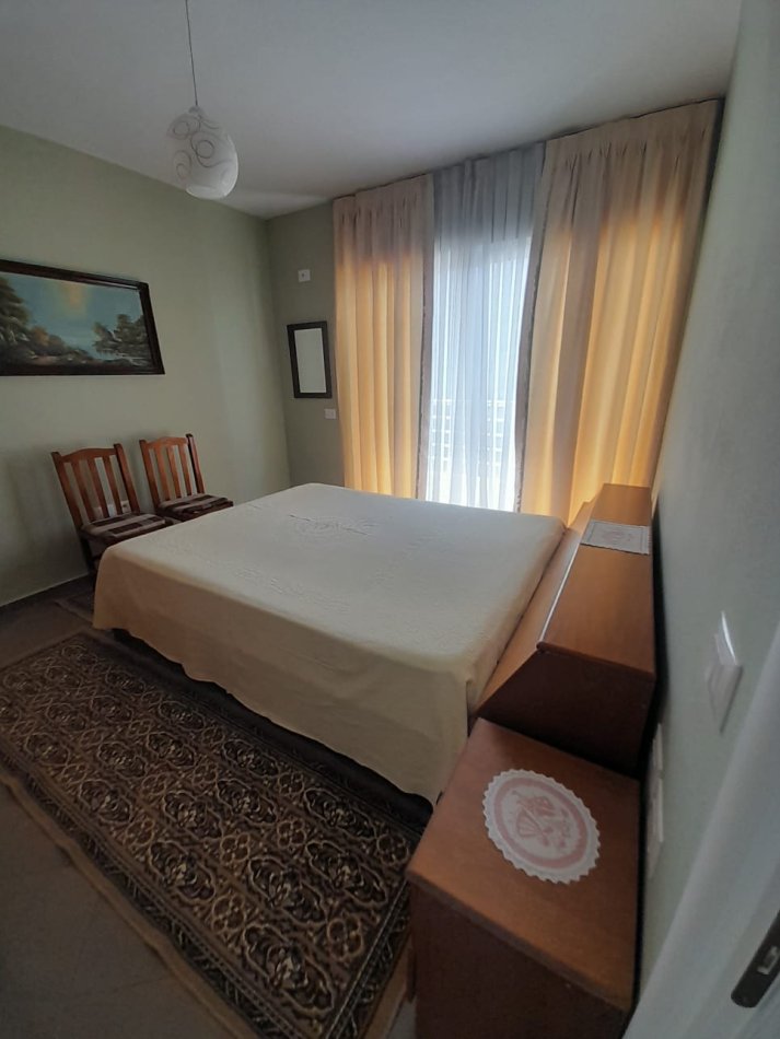 Tirane, jepet me qera apartament 2+1+Ballkon Kati 6, 77 m² 600 € (Rruga Robert Shvarc)
