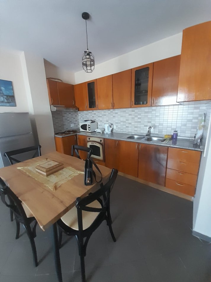 Tirane, jepet me qera apartament 2+1+Ballkon Kati 6, 77 m² 600 € (prokop mima)