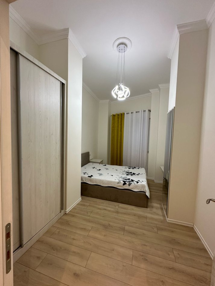 Tirane, jap me qera apartament 2+1+Ballkon Kati 4, 85 m² 600 € (hamdi sina)