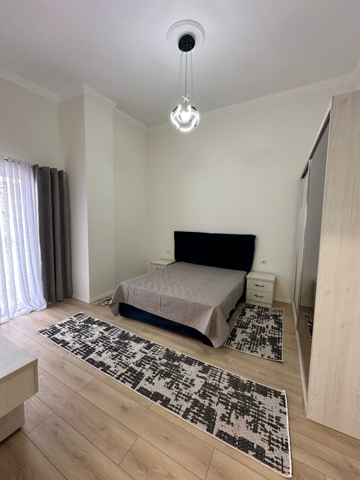 Tirane, jap me qera apartament 2+1+Ballkon Kati 4, 85 m² 600 € (hamdi sina)