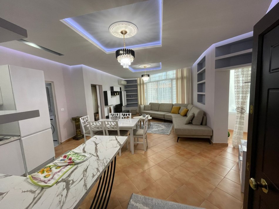 Tirane, jepet me qera apartament 1+1 Kati 4, 65 m² 550 € (liqeni i thate)