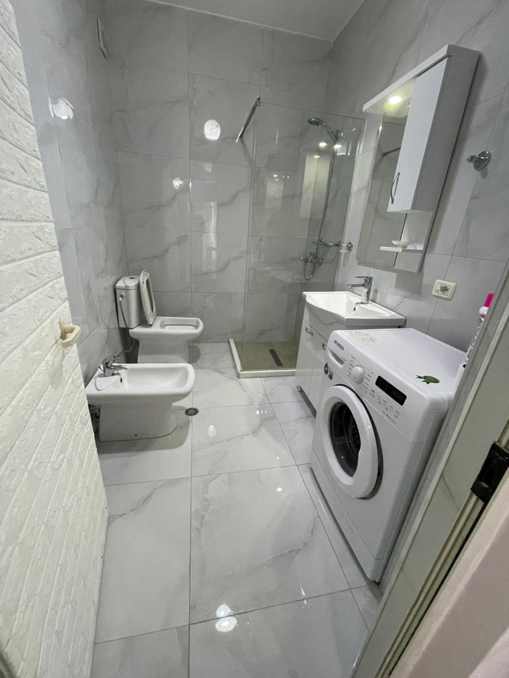 Tirane, jap me qera apartament 1+1+Ballkon Kati 4, 65 m² 550 € (RRUGA E ULLISHTES)