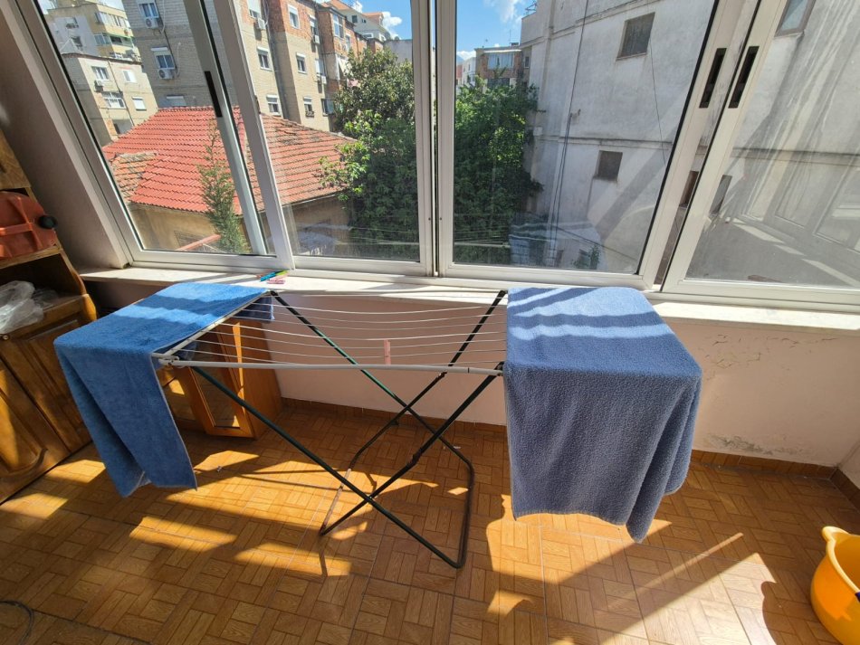 Tirane, jepet me qera apartament 2+1 Kati 3, 120 m² 900 € (Rruga e Elbasanit)