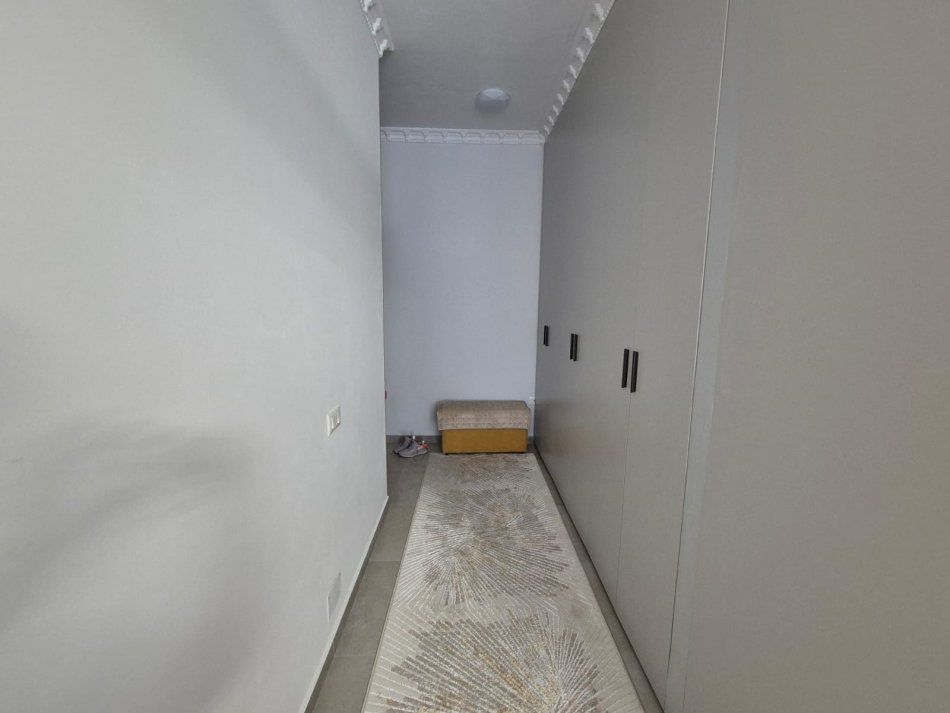Tirane, jepet me qera apartament 2+1+Ballkon Kati 7, 110 m² 1.300 € (Qender)