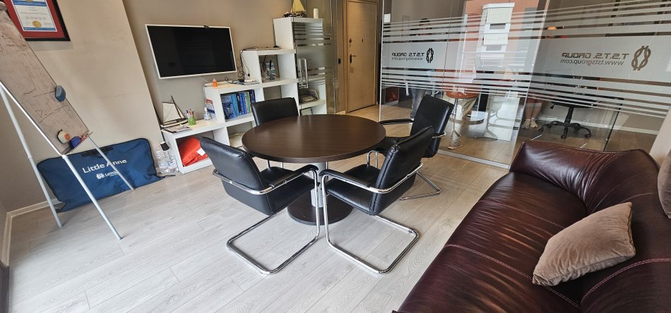 Tirane, jepet me qera ambjent biznesi Kati 7, 110 m² 2.000 € (DELIJORGJI)