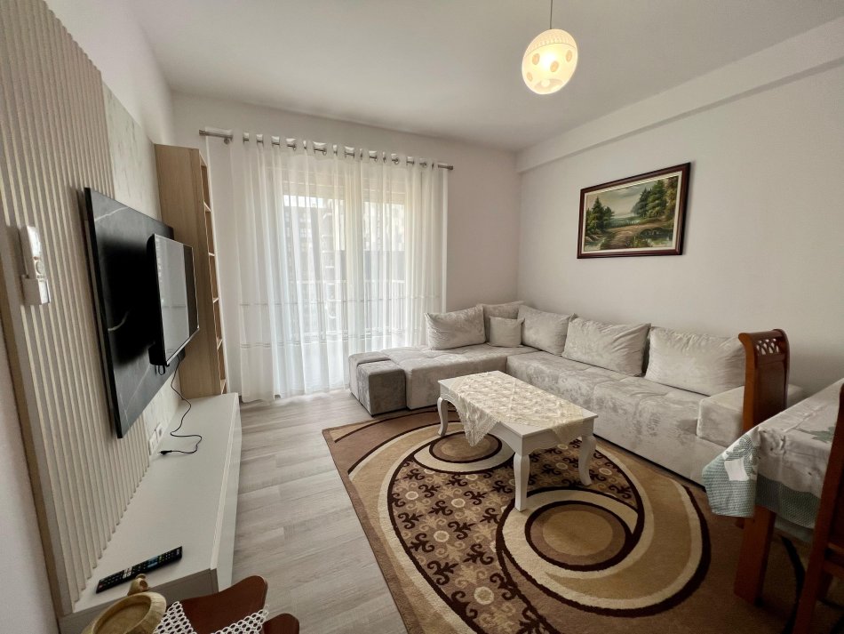 Tirane, jepet me qera apartament 1+1 Kati 5, 65 m² 550 € (rruga 5 maji)