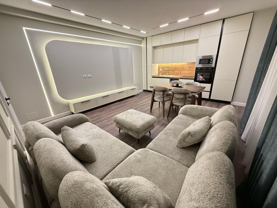 Tirane, jepet me qera apartament 2+1 Kati 5, 100 m² 1.000 € (rruga e dafinave)
