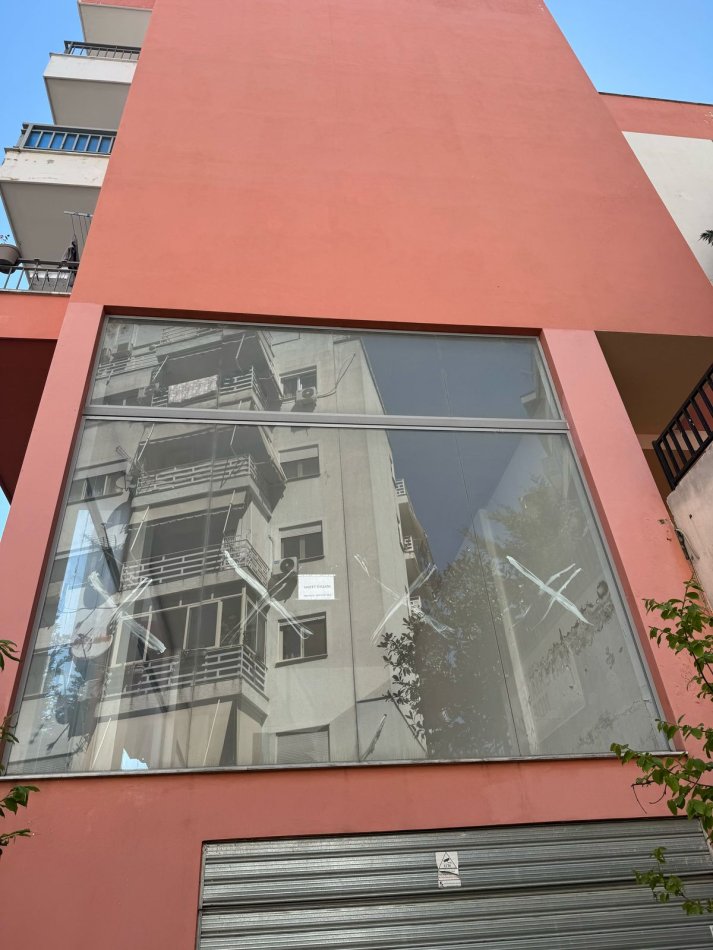 Tirane, shitet ambjent biznesi Kati 1, 123 m² (Rruga Hamdi Sina)