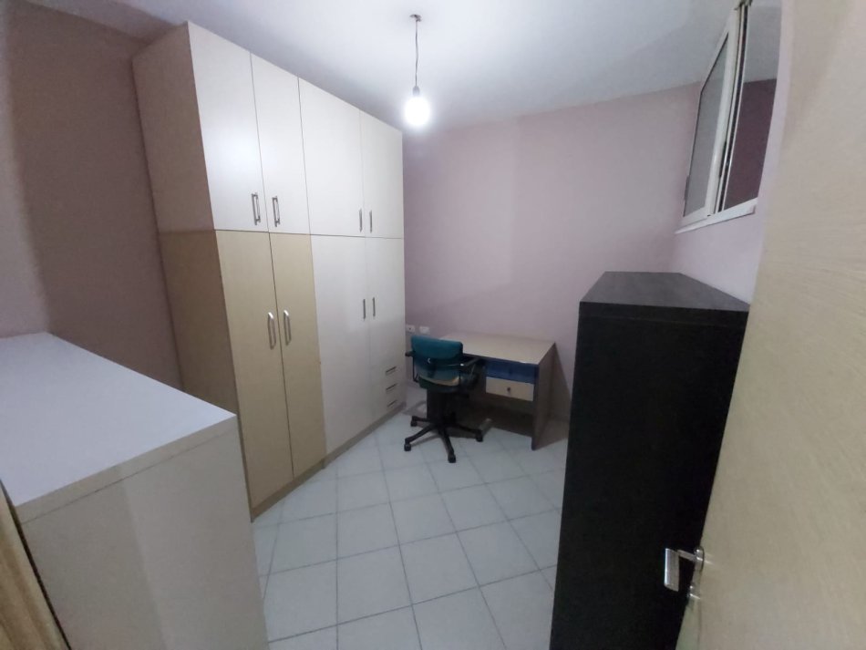 Tirane, jepet me qera apartament 2+1+Ballkon Kati 7, 75 m² 450 € (mikel maruli)
