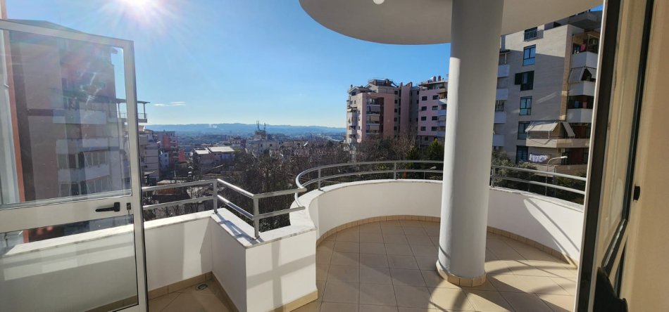 Tirane, shitet apartament 1+1 Kati 4, 78.000 € 