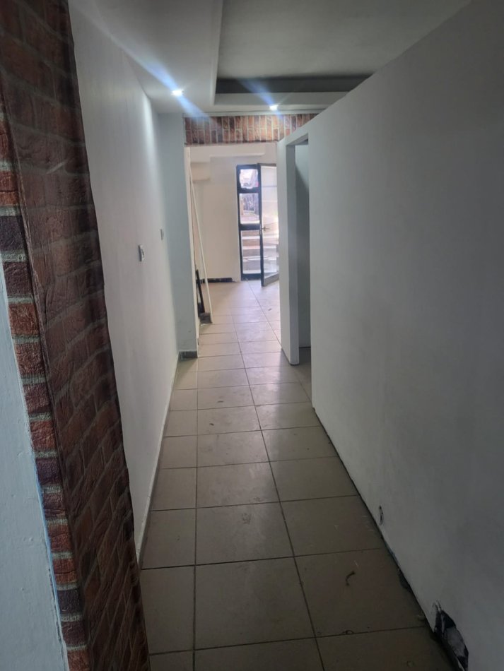 Tirane, jepet me qera ambjent biznesi Kati 0, 85 m² 450 € (KOMUNA E PARISIT)