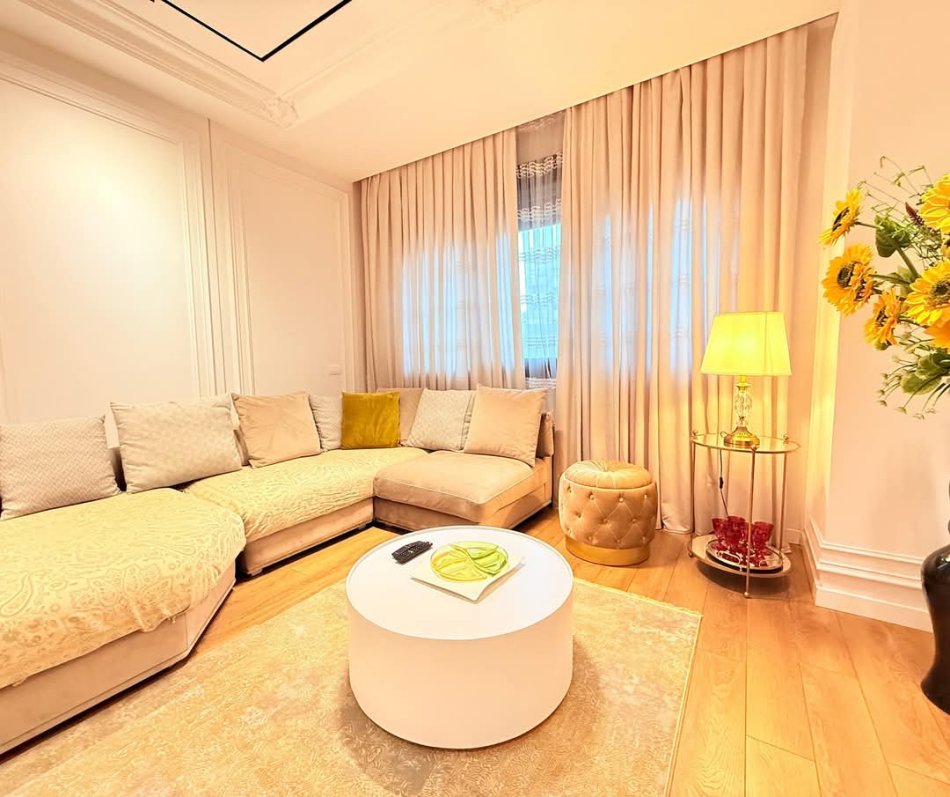 Tirane, jepet me qera apartament 2+1+Ballkon Kati 3, 120 m² 1.500 € (QENDER)
