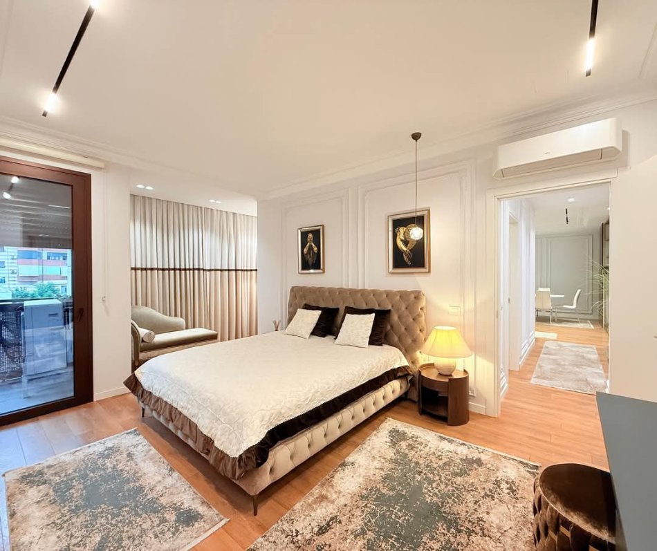 Tirane, jepet me qera apartament 2+1+Ballkon Kati 3, 120 m² 1.500 € (QENDER)