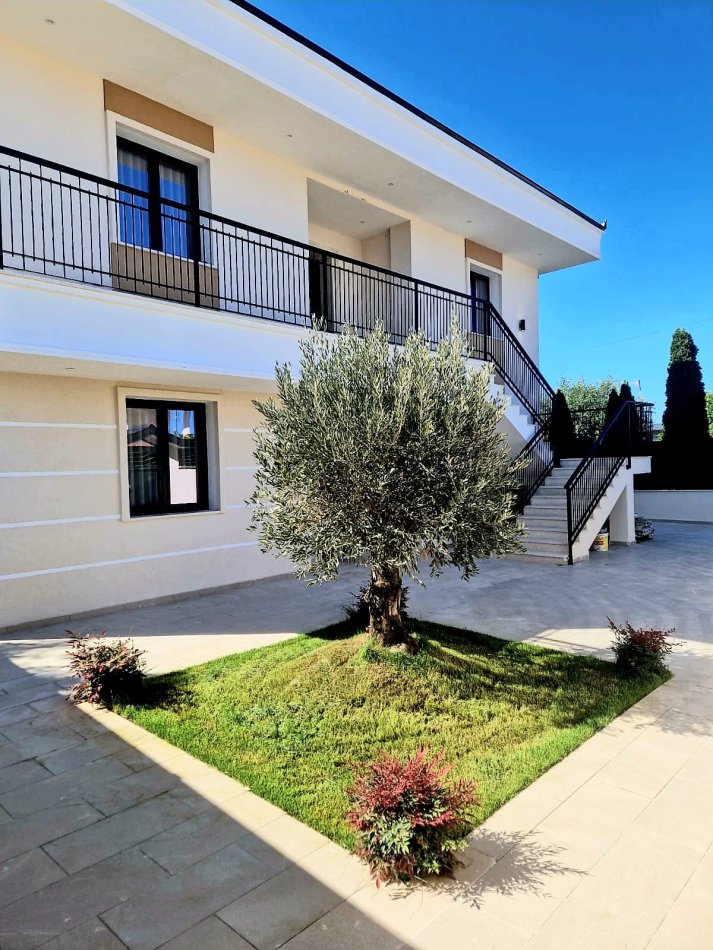 Spille, shitet Vile 4+1+Aneks+Ballkon Kati 2, 500 m² 429.000 € (Spille)Kavaje