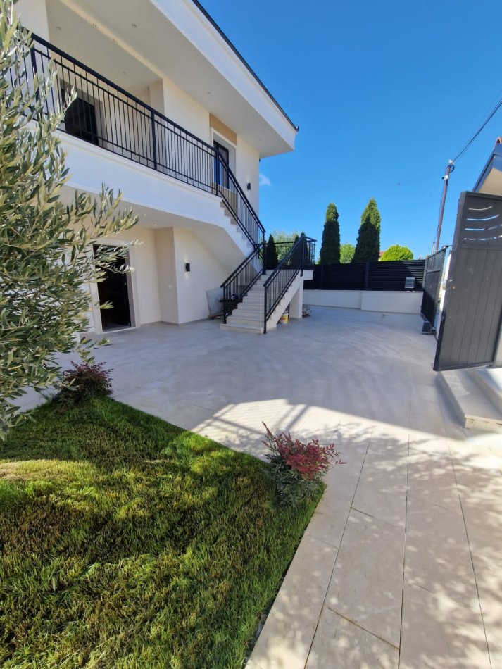 Spille, shitet Vile 4+1+Aneks+Ballkon Kati 2, 500 m² 429.000 € (Spille)Kavaje