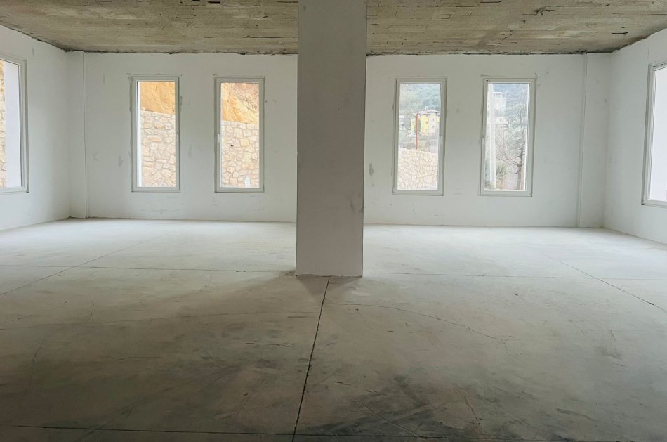 Tirane, jepet me qera ambjent biznesi Kati 0, 300 m² 4.500 € (KODRA E DIELLIT)