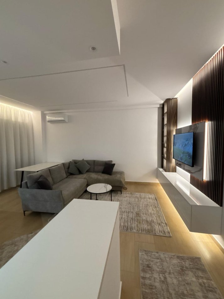 Tirane, jepet me qera apartament 1+1 Kati 4, 67 m² 800 € 