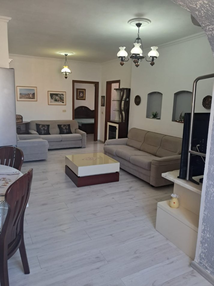 Tirane, jepet me qera apartament 2+1 Kati 9, 80 m² 600 € (Komuna e Parisit)