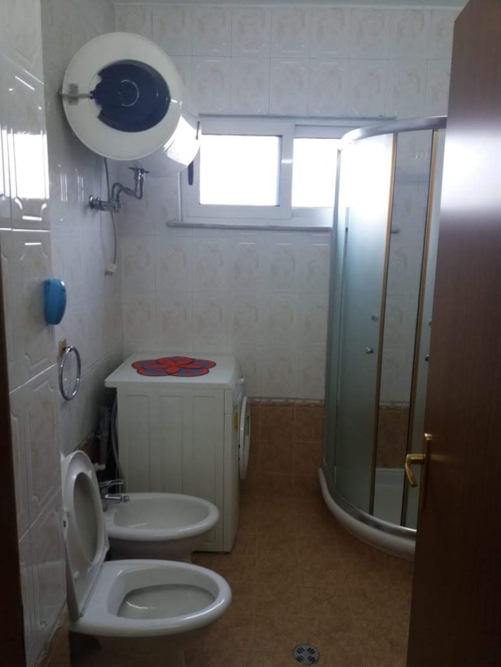 Tirane, jepet me qera apartament 2+1 Kati 9, 80 m² 600 € (Komuna e Parisit)