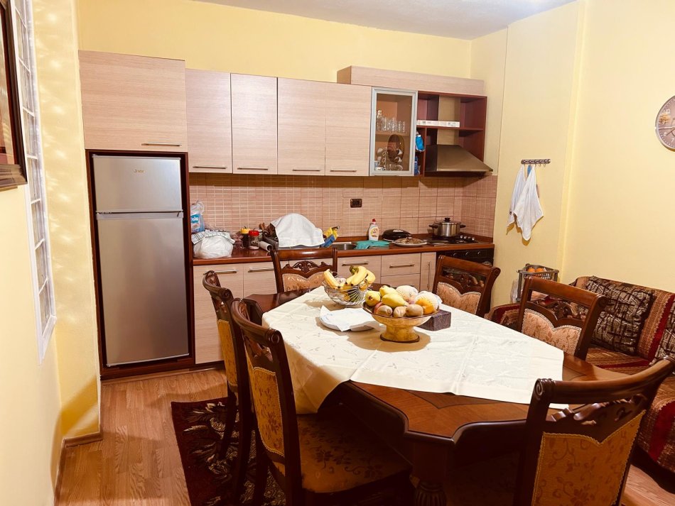 Tirane, jepet me qera apartament 2+1+Ballkon Kati 2, 105 m² 430 € (Don Bosko)