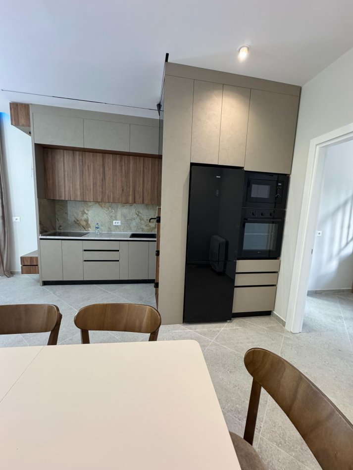 Tirane, jap me qera Vile 2 Katshe , 200 m² 1.500 € (Rruga e Vilave)