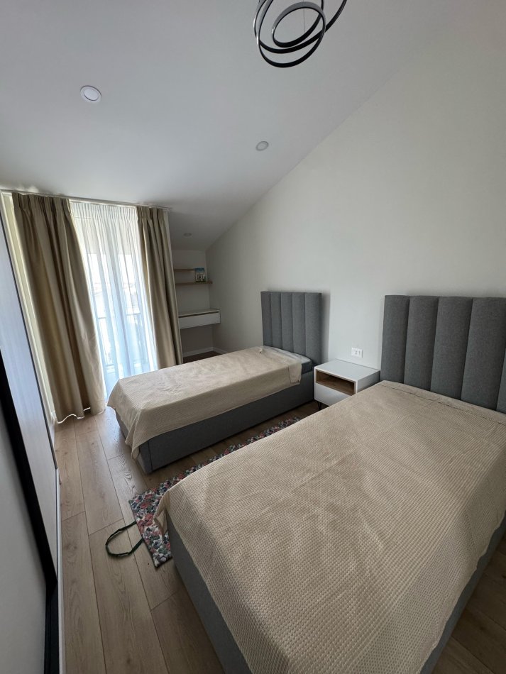 Tirane, jap me qera Vile 2 Katshe , 200 m² 1.500 € (Rruga e Vilave)