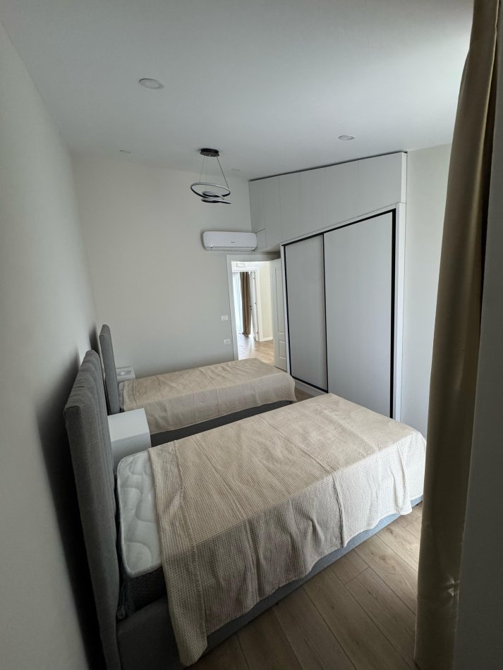 Tirane, jap me qera Vile 2 Katshe , 200 m² 1.500 € (Rruga e Vilave)