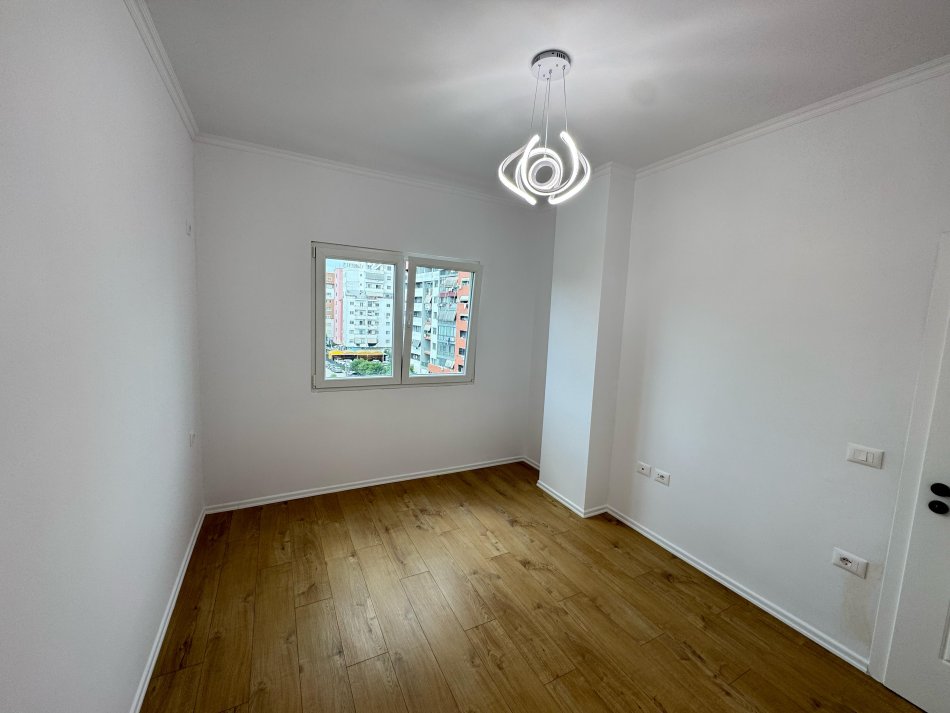 Tirane, shes apartament 1+1 Kati 5, 60 m² 93.000 € (astir)
