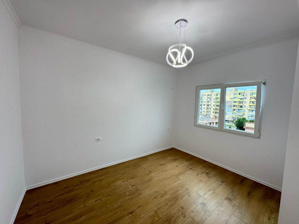 Tirane, shes apartament 1+1 Kati 5, 60 m² 93.000 € (astir)