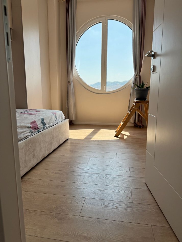Tirane, shitet apartament 2+1+Ballkon Kati 11, 70 m² 195.000 € (Rruga e Kavajes)