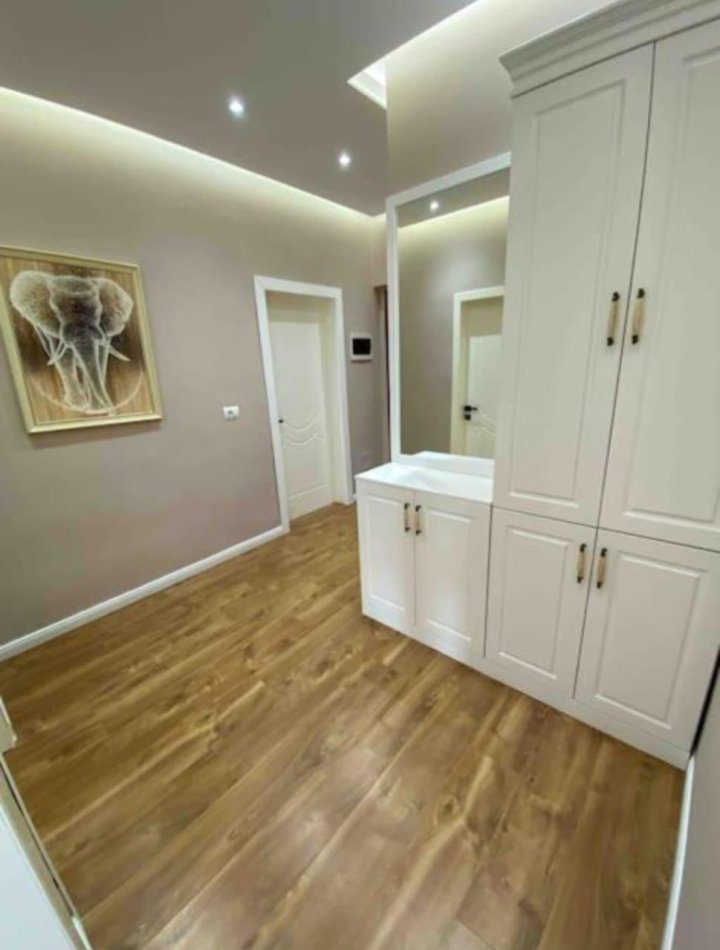 Tirane, shitet apartament 4+1 Kati 4, 126 m² 250.000 € (Ali Demi)