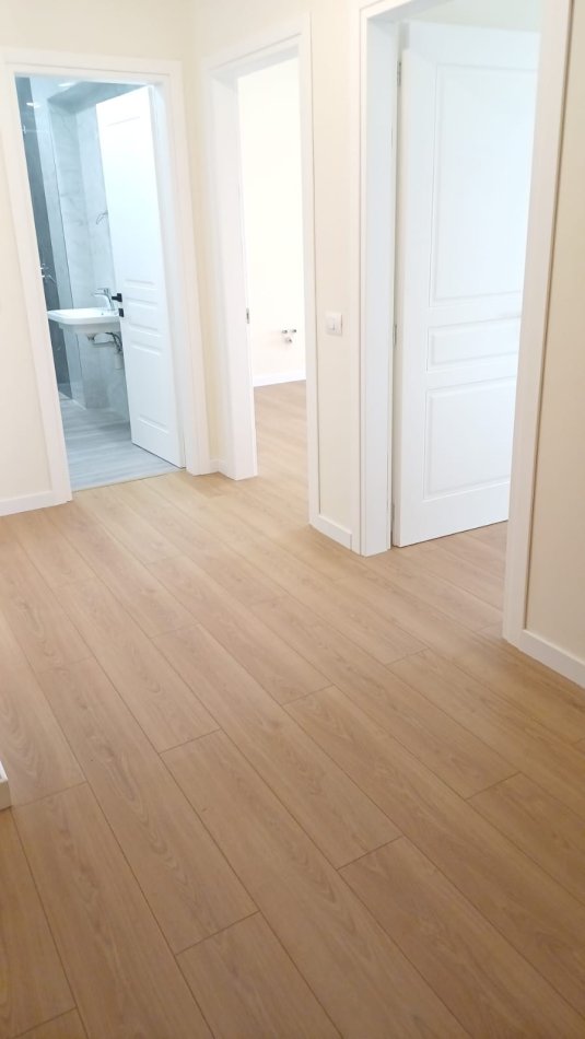 Tirane, jepet me qera zyre Kati 2, 75 m² 600 € (hoxha tahsim)