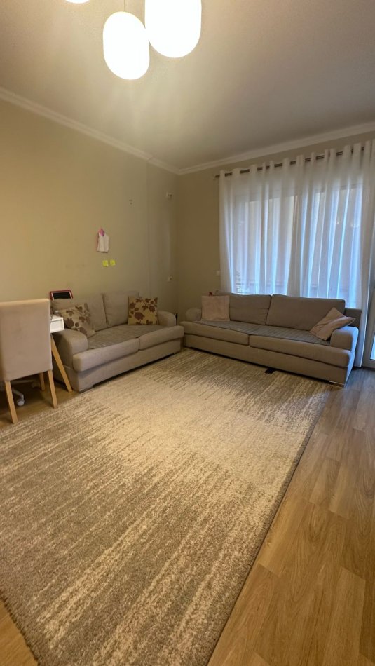 Tirane, jepet me qera apartament 2+1 Kati 3, 115 m² 700 € (Liqeni i Thate)