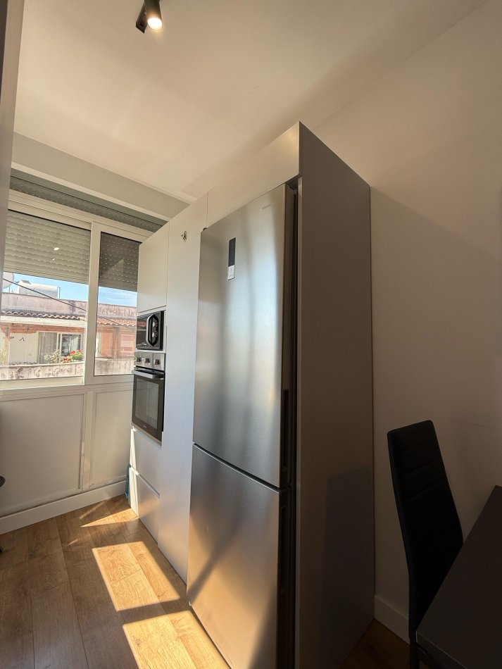 Tirane, jepet me qera apartament 1+1+Ballkon Kati 11, 60 m² 700 € (Komuna e Parisit)