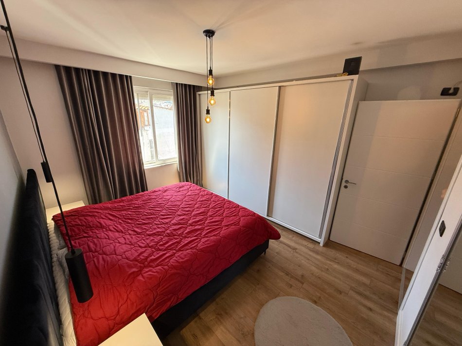 Tirane, jepet me qera apartament 1+1+Ballkon Kati 11, 70 m² 700 € (Komuna Parisit)