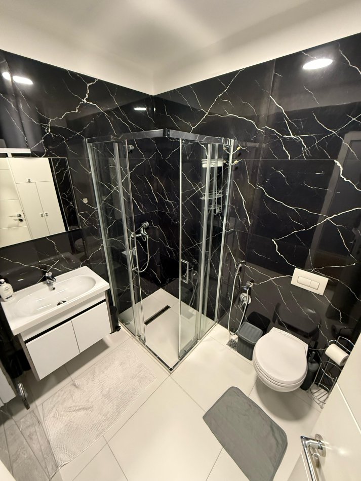 Tirane, jepet me qera apartament 1+1+Ballkon Kati 11, 70 m² 700 € (Komuna Parisit)