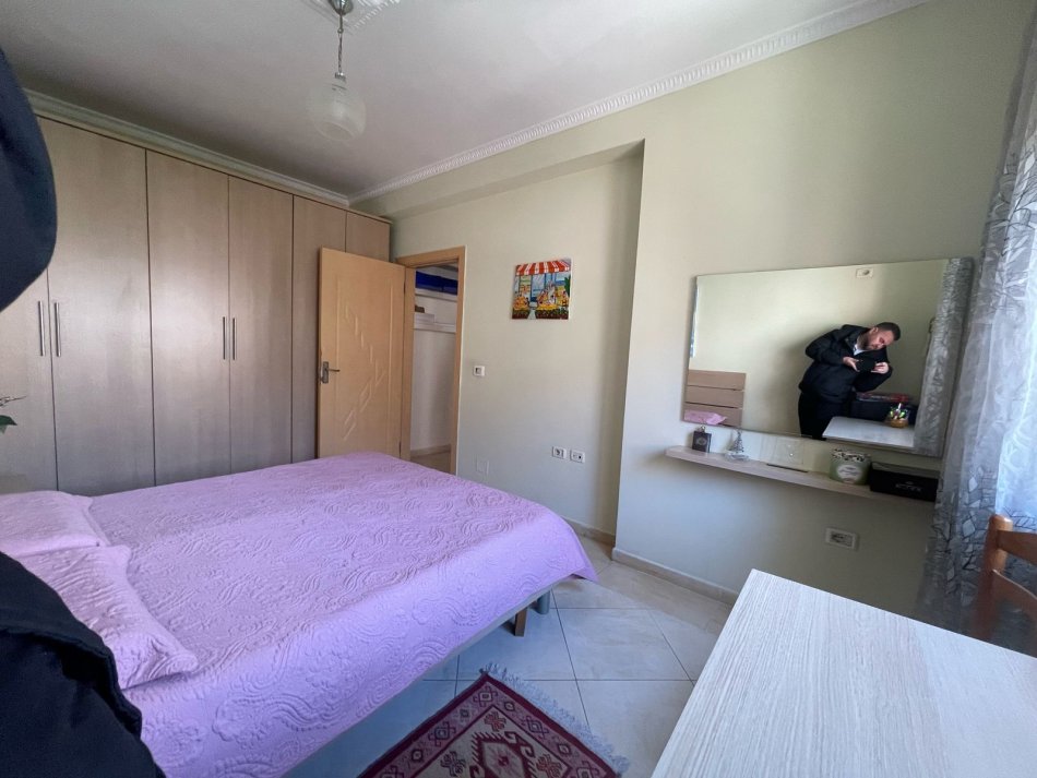 Tirane, jepet me qera apartament 2+1+Ballkon , 80 m² 450 € (fresk)